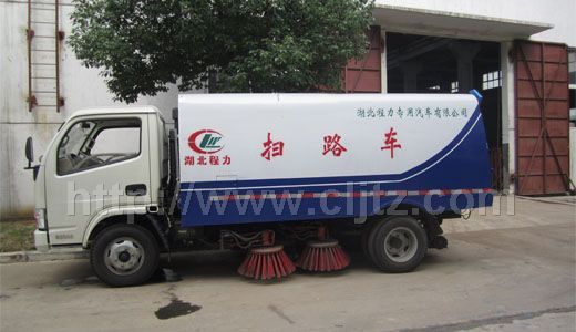 東風(fēng)小霸王掃路車(chē)