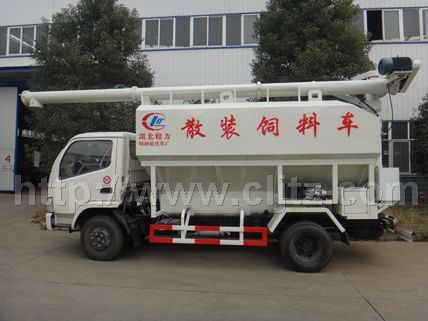 小型散裝飼料運(yùn)輸車(chē)